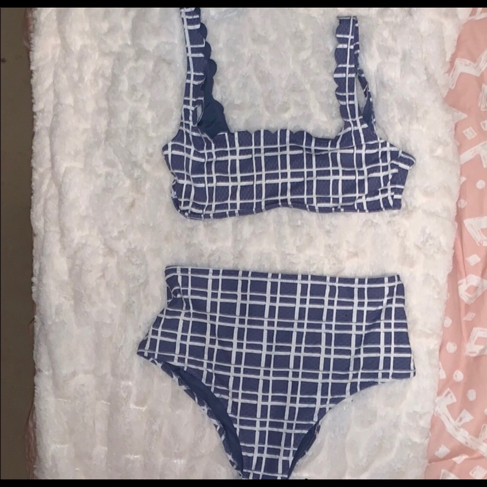 ISO this bikini in any color :)